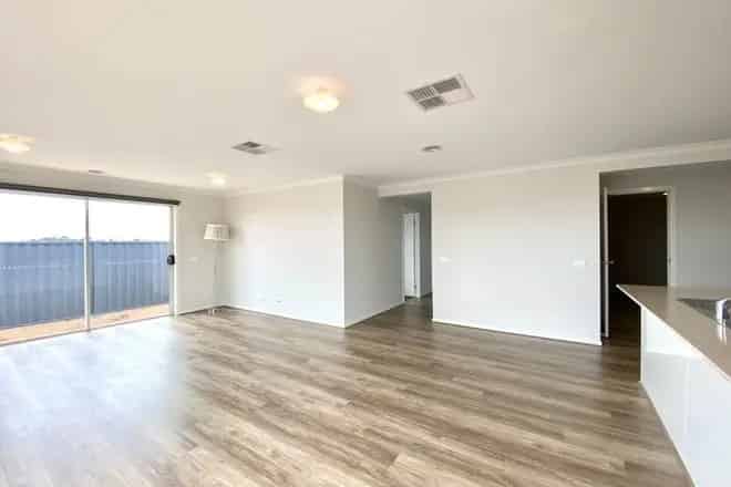 House For Rent , 5, Mendocino Crescent, Melbourne, Victoria