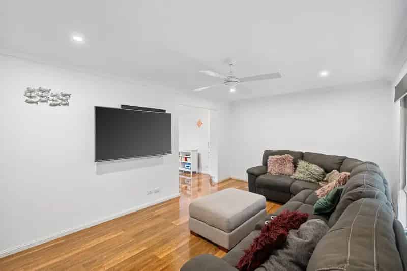 Real Estate For Sale - 259 Cygnet Drive - Berkeley Vale , NSW