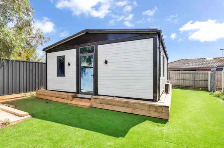 For Lease Modern 2 Bedroom Granny Flat in Werribee with Comfort