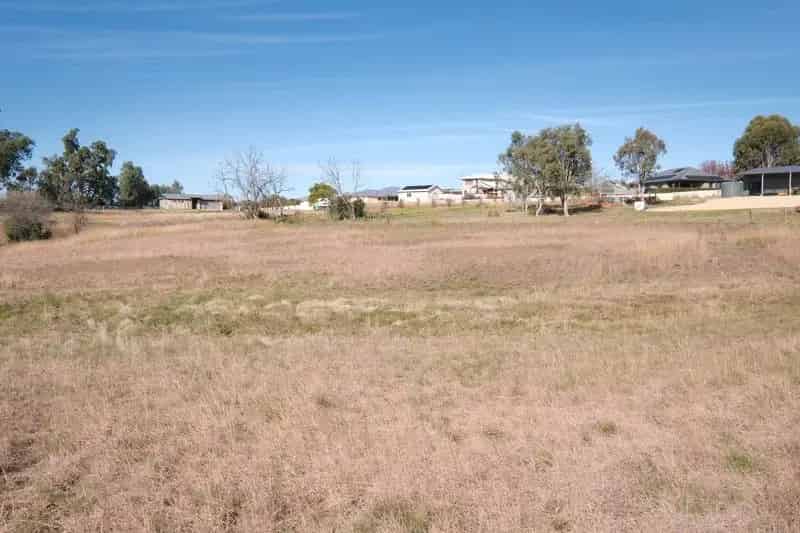 Buy rural residential land on outskirts with dual occupancy potential