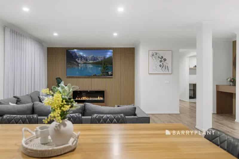 Grand Family Home in a Waterford Rise with Stunning Views & Side access!