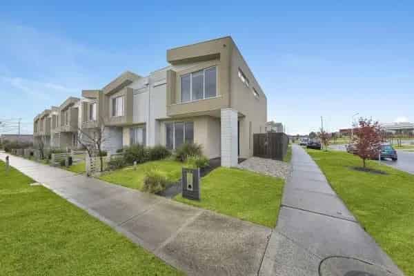 Lovely 3 Bedroom Townhouse!