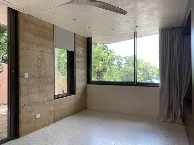 Executive Studio on Shelley Drive