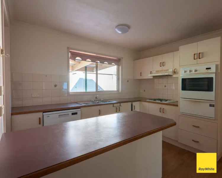 Lease 3 Bedroom Home in Strathfieldsaye with Modern Features