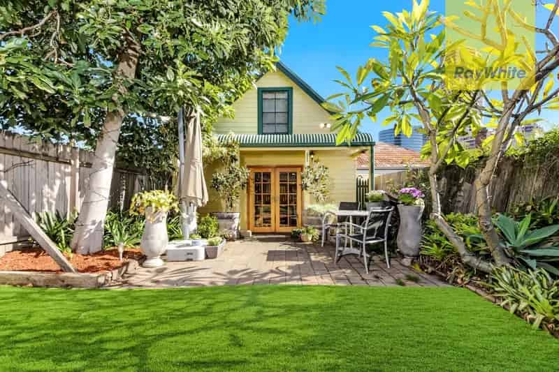 CHARMING COTTAGE IN CITY FRINGE LOCATION