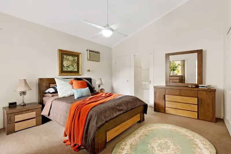 Lease Updated Unit in Kanahooka with Water Views and Garage