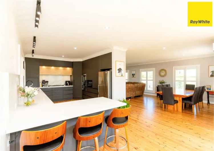 Modern Family Home on 7.5 Acres Near Inverell