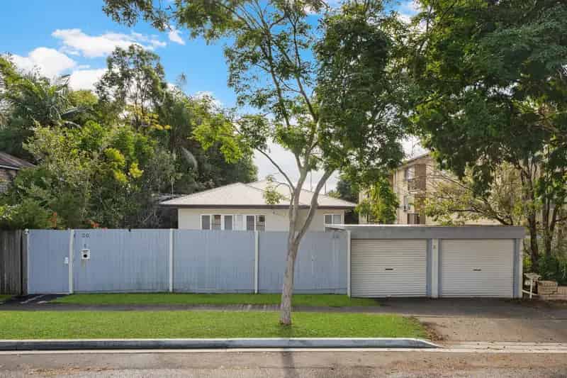 Located less than 1km from train station!