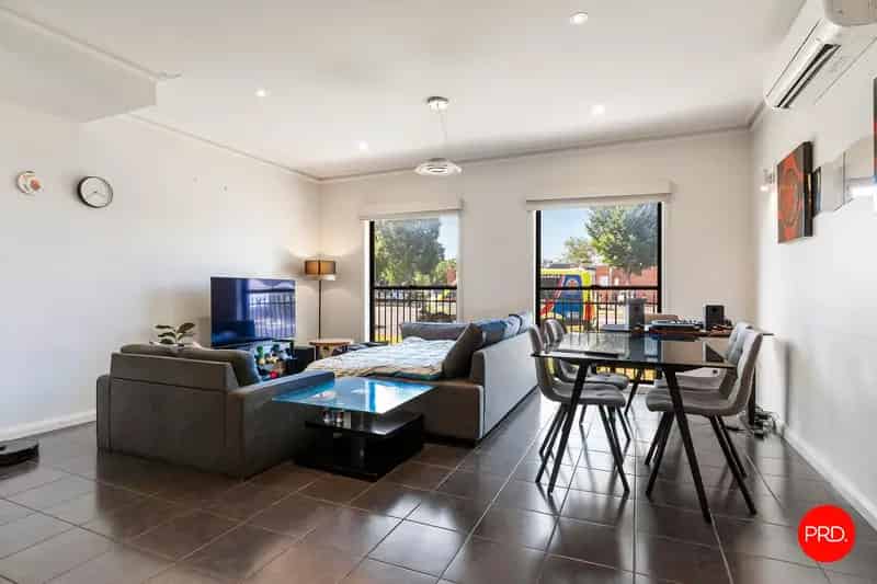 Stylish Townhouse Near CBD & Bendigo Health