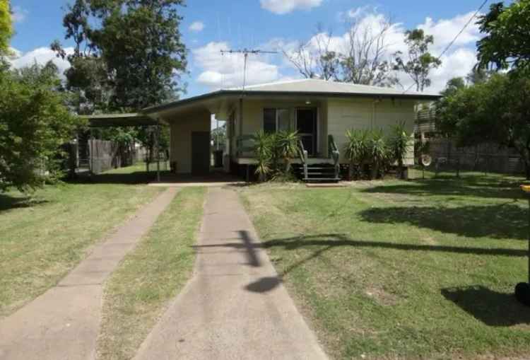 3 Bedroom House with Air Conditioning and Carport