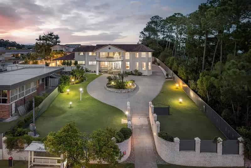 Grandiose 2 Storey Home Beautifully Positioned with Exquisite Views!
