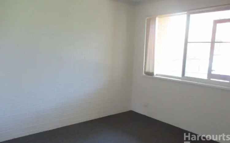 Ground floor unit for rent with modern features near shops and schools