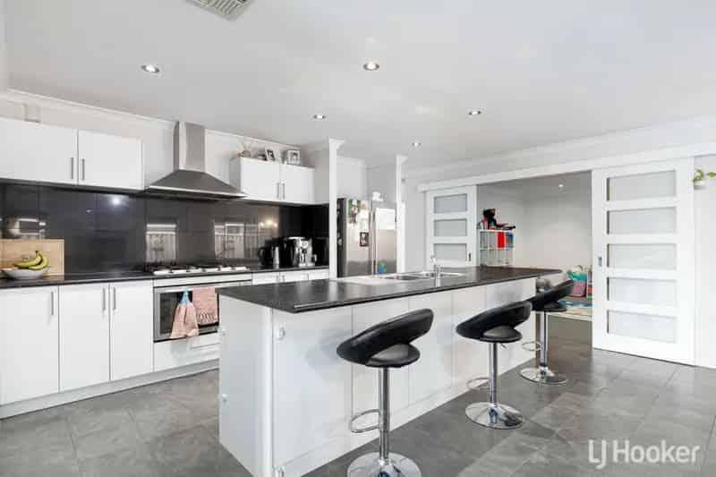 Buy House in Millbridge with 4 Bedrooms and Modern Features