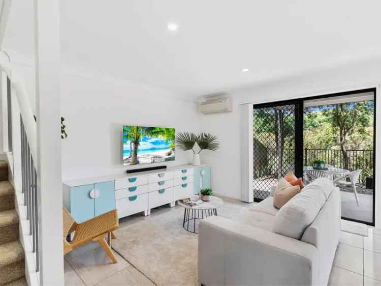 Parkside privacy plus a pool in the Mansfield State High catchment!