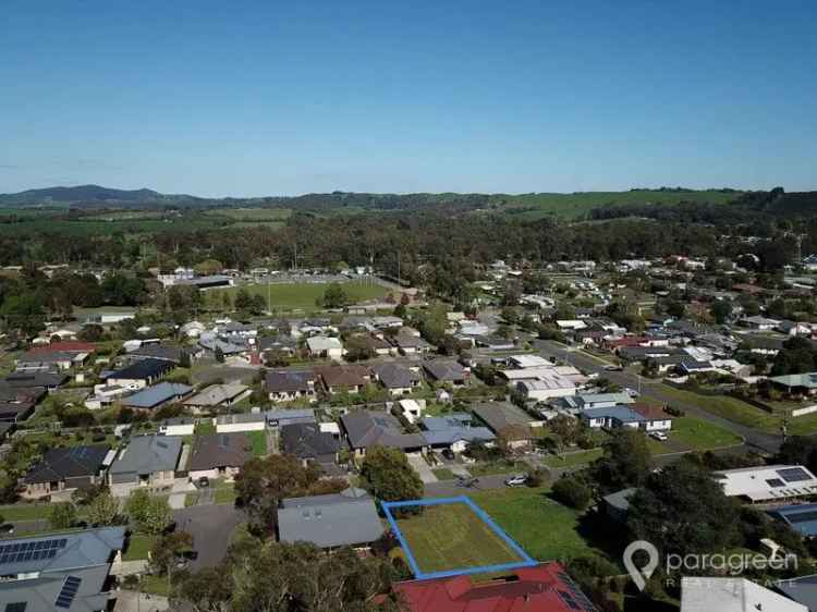 BLOCK WITH OUTLOOK OVER THE TOWN