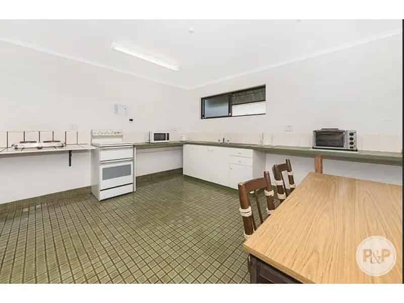 Furnished Rooming Accommodation W/ Shared Amenities - Utilities Included