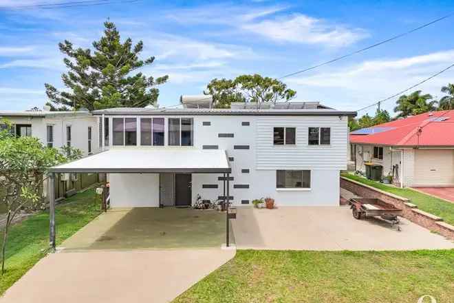 Modern Cooee Bay Home - Dual Living Potential