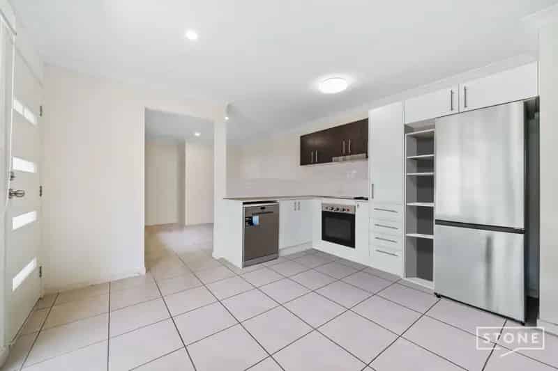 Real Estate For Lease - 2/2 Williams Street - Collingwood Park , QLD