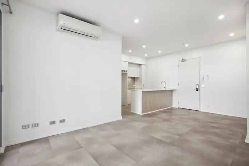 GROUND FLOOR APARTMENT IN THE SOUGHT AFTER TRIBECA EAST COMPLEX