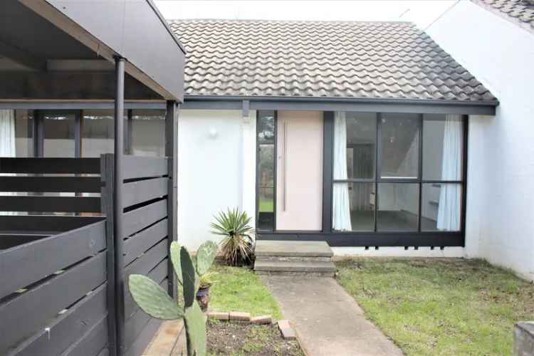 House For Rent in District of Weston Creek, Australian Capital Territory