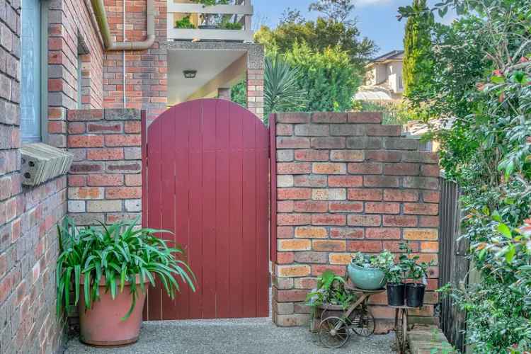 Ground Floor Studio Apartment with Private Courtyard