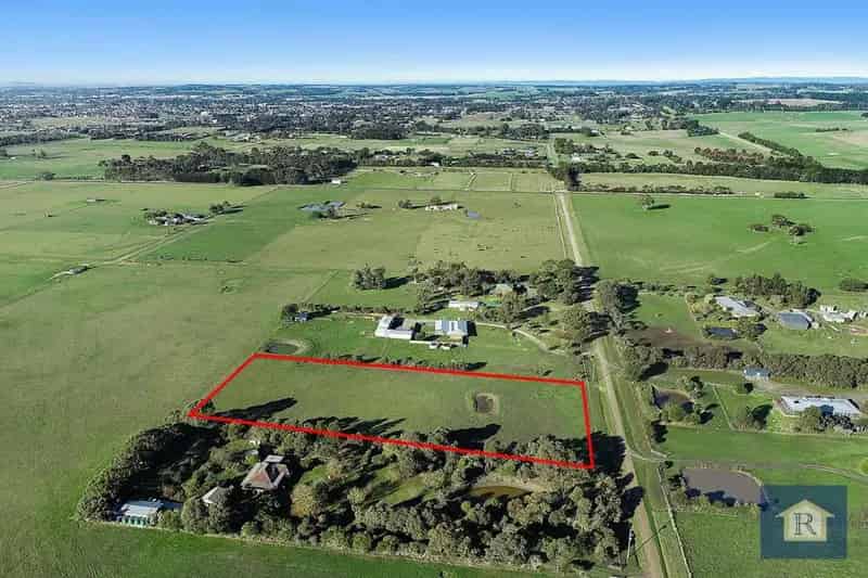 Buy rural property in Colac with planning permit and ample space