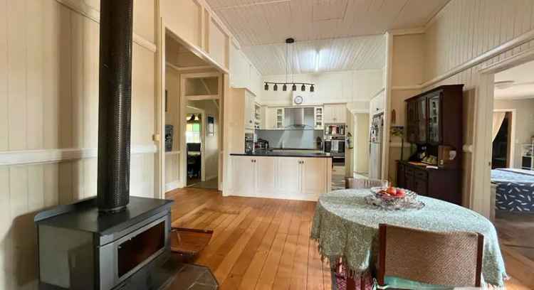 Charming Colonial Queenslander on 5001m² Block