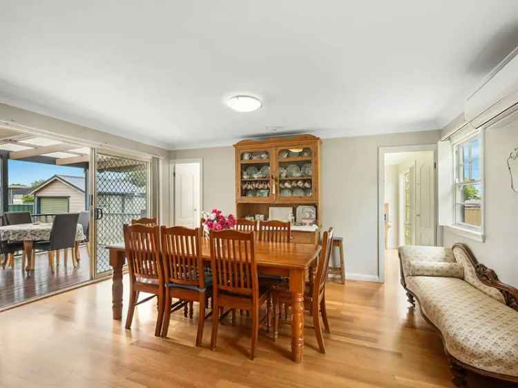 Buy Weatherboard House in Mudgee with Four Bedrooms and Modern Features