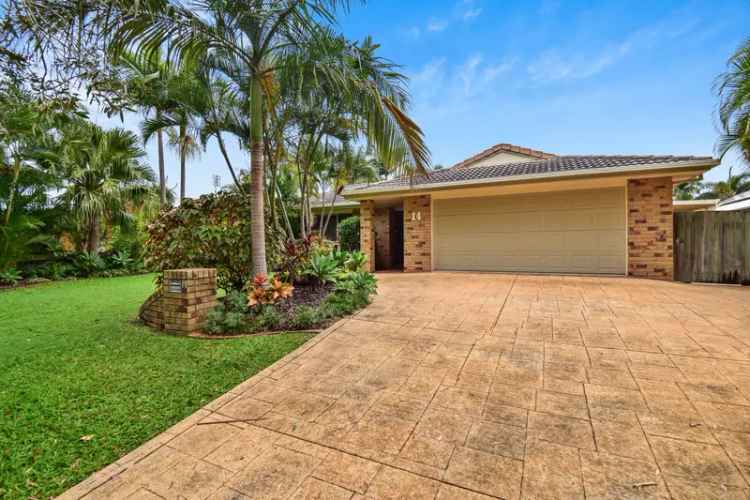 Currimundi Family Home with Pool 3 Beds 2 Baths Double Garage