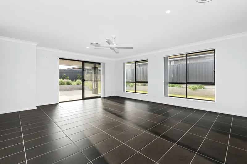 Lease modern home with backyard access in Heddon Greta