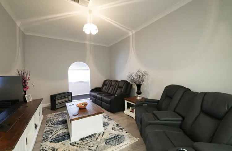 Stylish & Low Maintenance Living in East Parkes