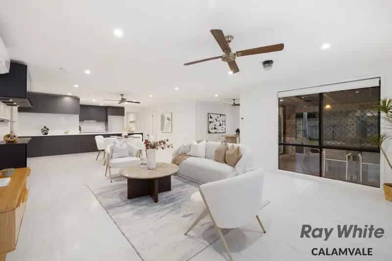 SPACIOUS AND SERENE WITH SWIMMING POOL IN STRETTON STATE COLLEGE CATCHMENT