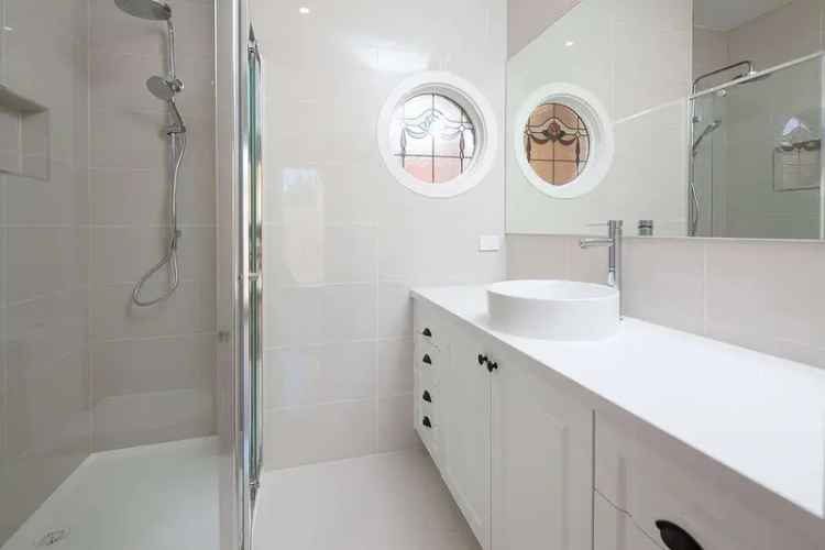 3 Bedroom 256m² Apartment near Hughesdale Station Melbourne