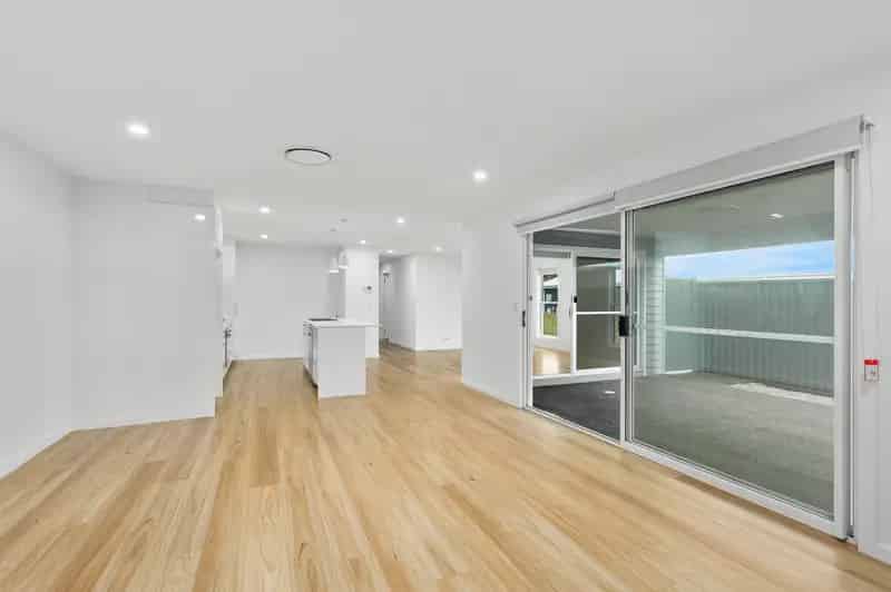 Real Estate For Lease - 5 Balgownie Walk - Tullimbar , NSW
