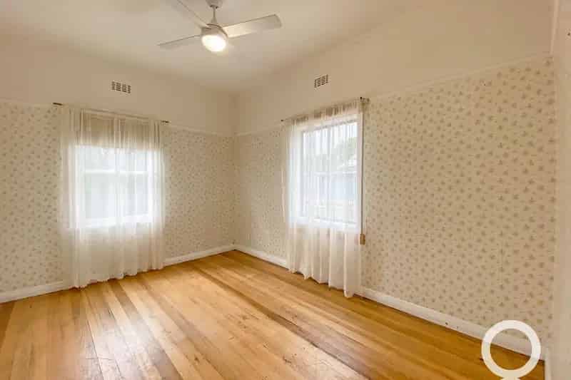 Rent house in great location with golf course and schools nearby