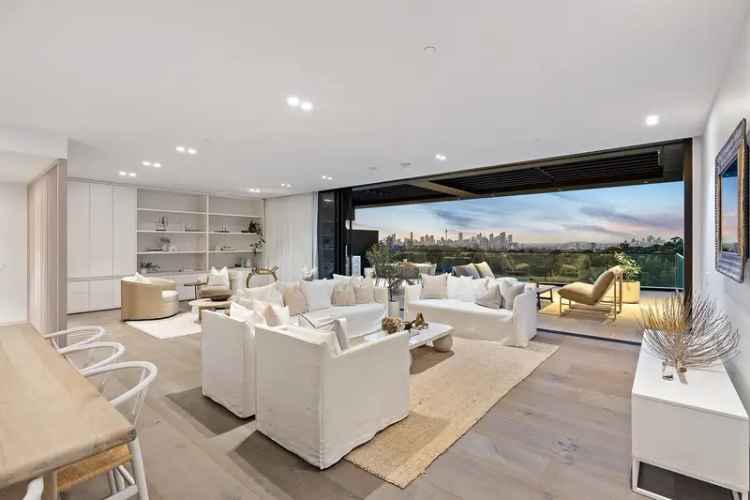 Luxurious 294sqm Penthouse: Breathtaking Views of Sydney Harbour Bridge & Opera House