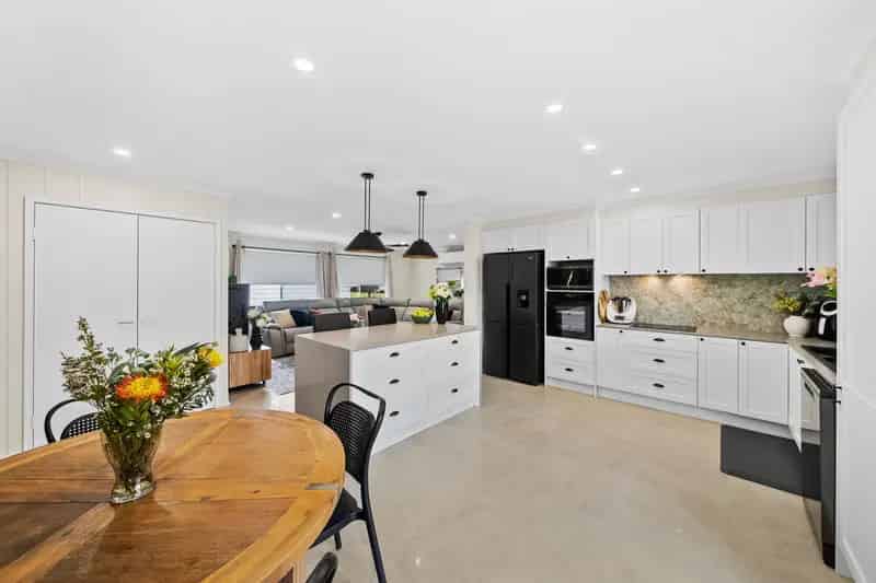 Paul Penklis Presents: Spacious Family Home With A Gorgeous Renovation