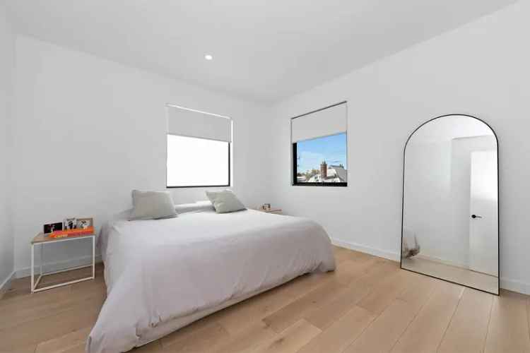 Modern 2 Bed 2 Bath Yarraville Villa Near New Build