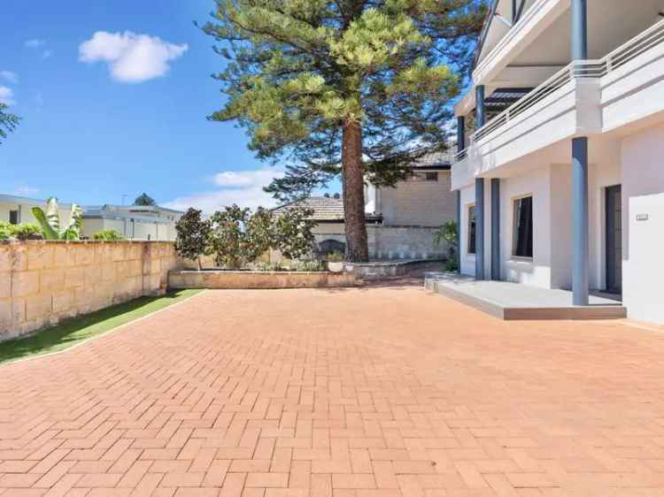 House For Sale in City of Melville, Western Australia