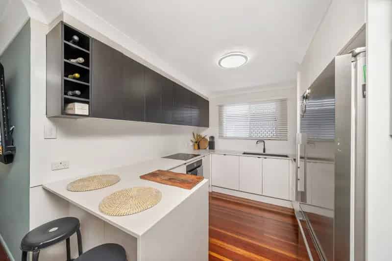 Chic Cottage with Coastal Soul in the Heart of Redcliffe