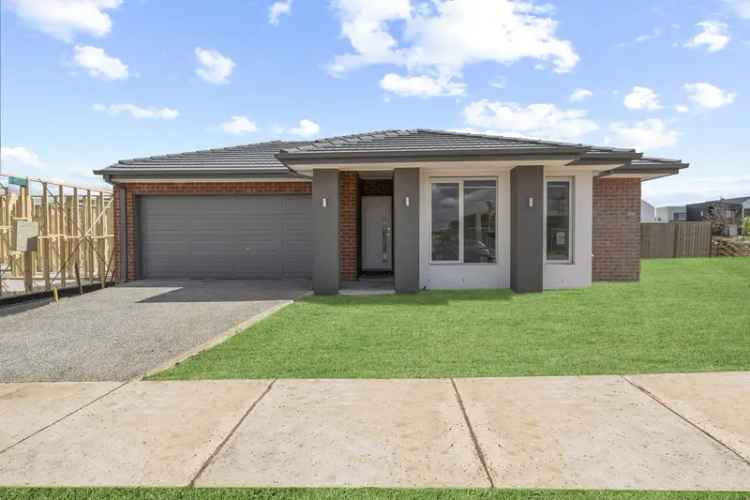 Stylish & Spacious Living in Fraser Rise