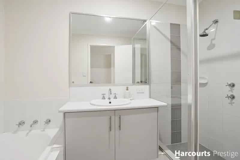 Stylish 3x2x2 Family Home In Harrisdale - Neat and Easy Living With Location!