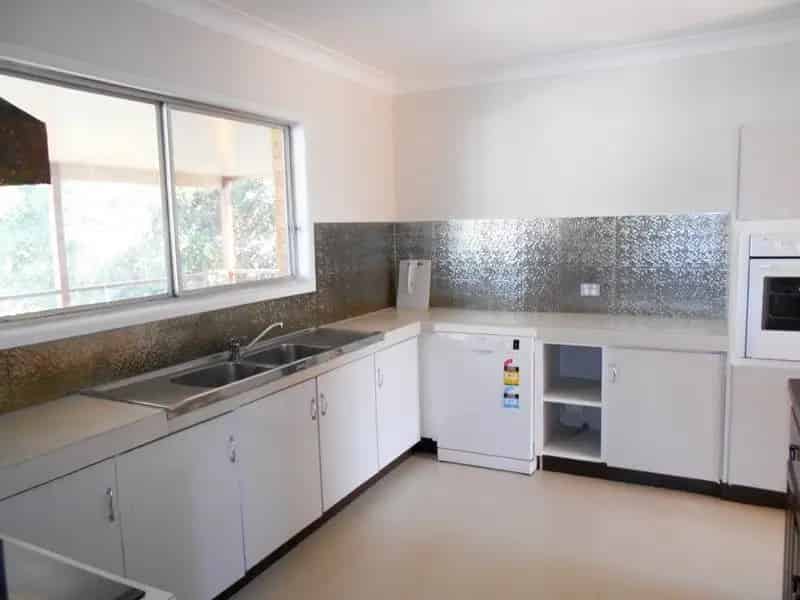 Family-Friendly Home with Teenage Retreat in Prime Macgregor Location