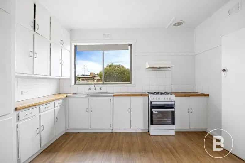 INVESTMENT OPPRTUNITY WITH SIDE ACCESS