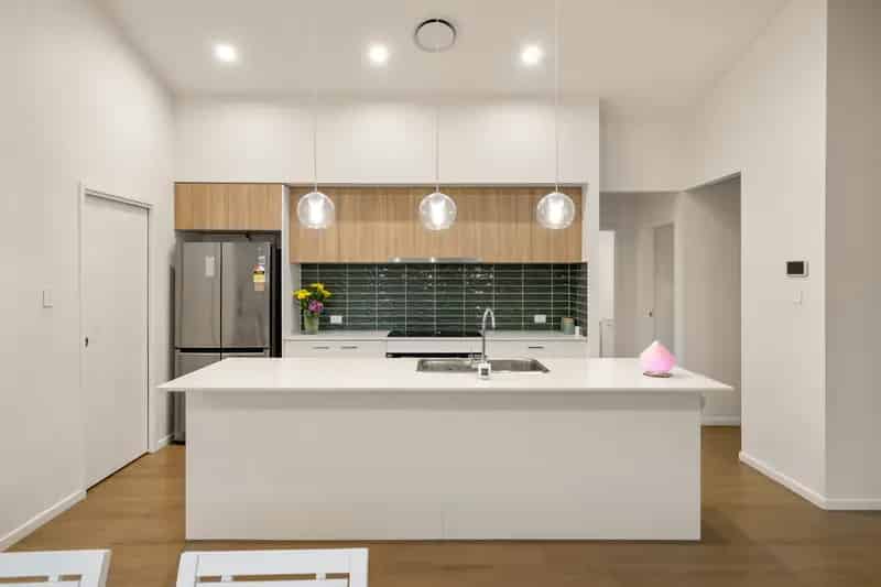 Hinchinbrook Haven: Where Modern Meets Comfort!