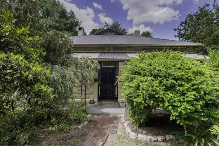 Charming 1915 Heathfield Cottage 3 Beds 2 Living Areas