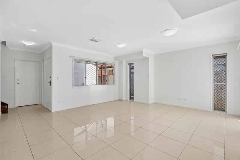 Nest or Invest! Charming Townhouse in the Heart of Sunnybank