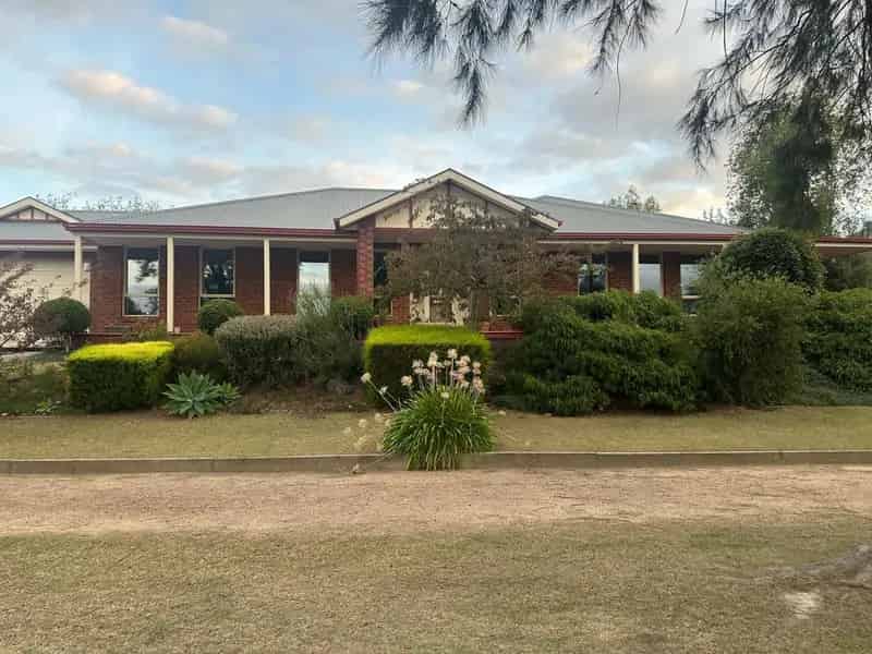 Real Estate For Sale - 48 Tarawera Road - Doreen , VIC