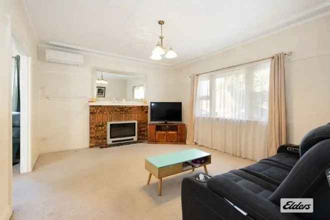 3 Bedroom North Albury Home with Workshop