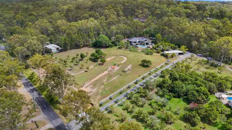 Luxury rental acreage home with panoramic views in Tamborine